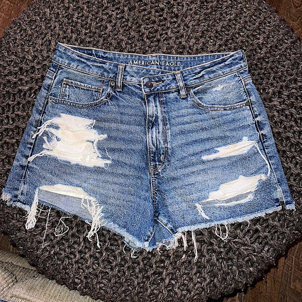 ♡ AMERICAN EAGLE • Mom Short ♡
